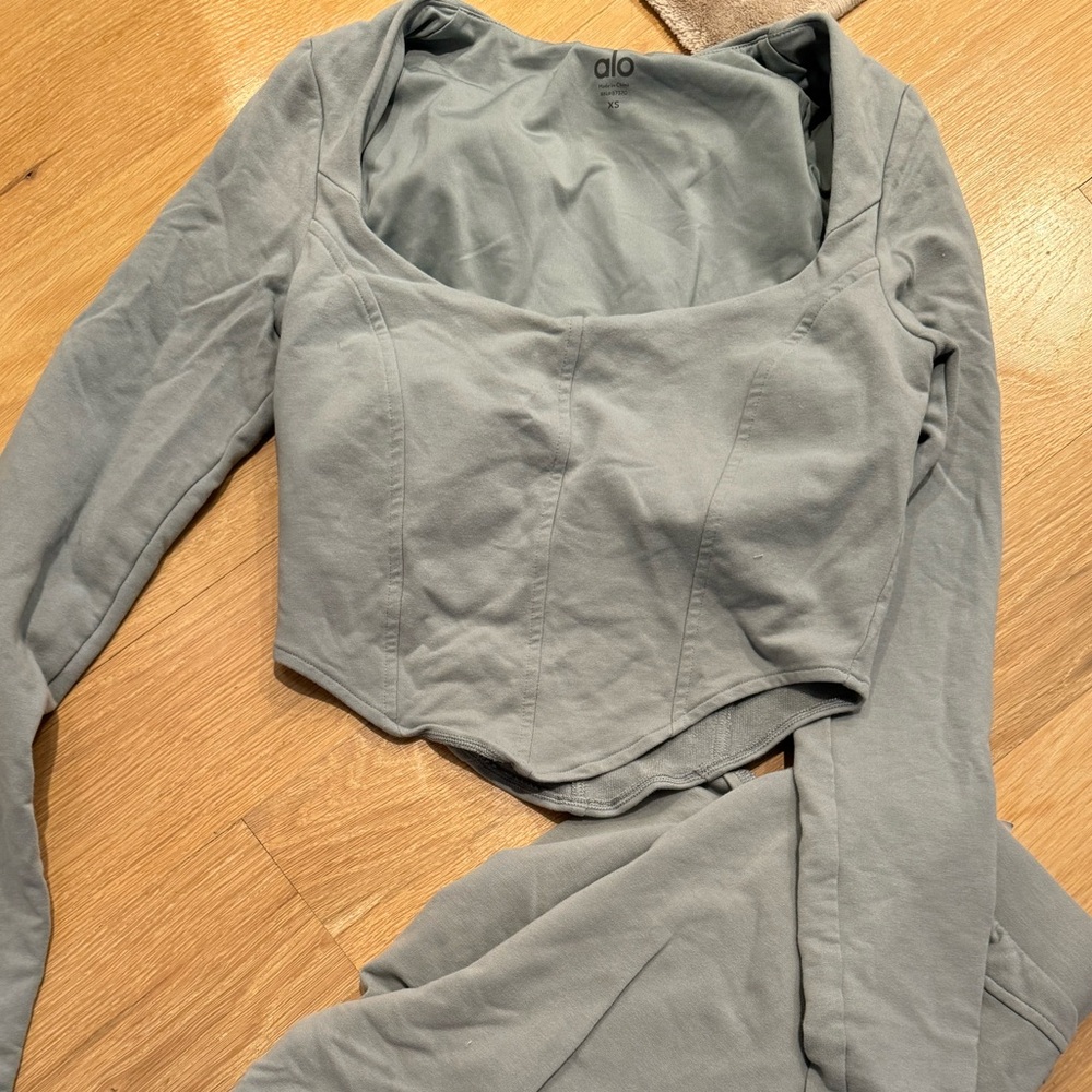 Long sleeve cropped top